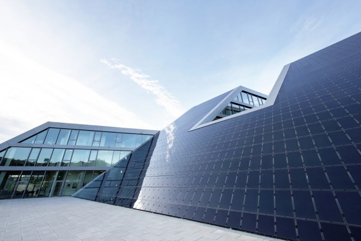 Sistema fotovoltaico di HAHN+KOLB. Sistema fotovoltaico di HAHN+KOLB.